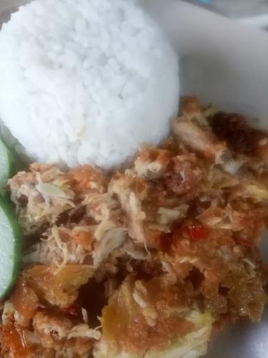 DAWUNG AYAM GEPREK DAN PENYETAN