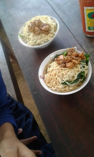 MIE AYAM MOJOLEGI