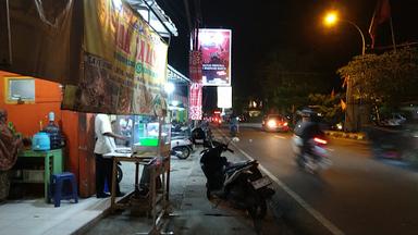 NASI GORENG DAN SATE AYAM CAK SALAM