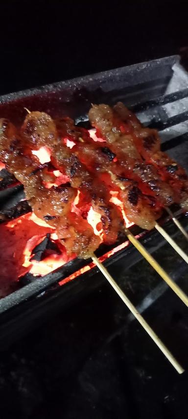 SATE KRONYOS DAN BAKSO BAKAR SRIHARJO