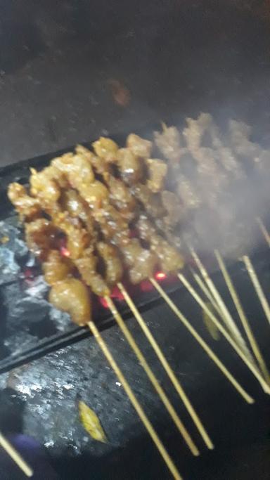 SATE KRONYOS DAN BAKSO BAKAR SRIHARJO