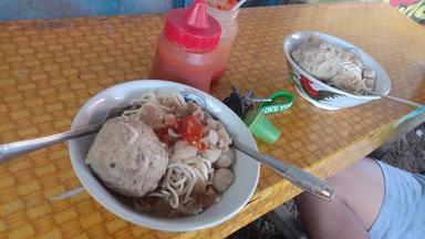 MIE BAKSO URAT + KIKIL ZE2EN