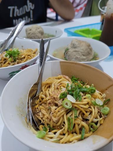 MIE BASO IDOLA