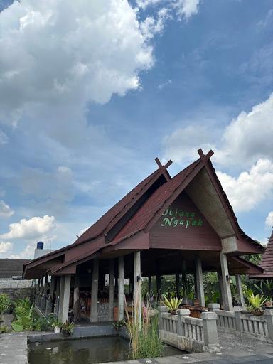 RUMAH MAKAN SAUNG RANGGON