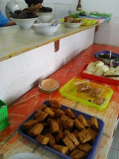 WARUNG NASI HJ. NURYAMI