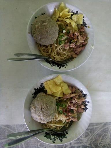 BAKSO & MIE AYAM SADEWO