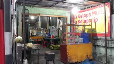 WARUNG KOPI & ES KELAPA GONDRONG