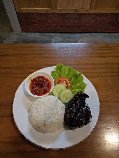 AYAM BAKAR KALASAN MBAH TARDJO