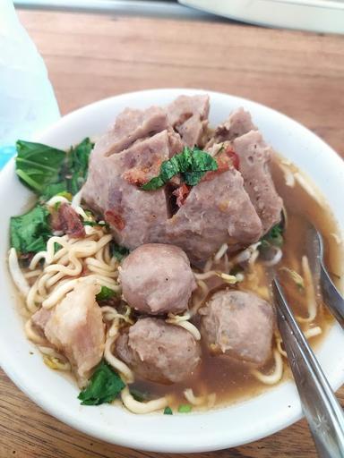 BAKSO GAJAH MUNGKUR UBIN