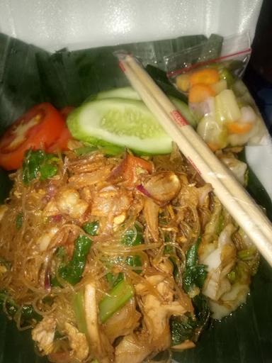 GADO GADO MAMA MONCHI