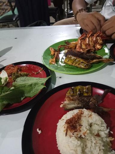 NASI UDUK SIMPANG TIGA TIMBUL