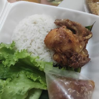 WARUNG AYAM PENYET PEDES MANIS