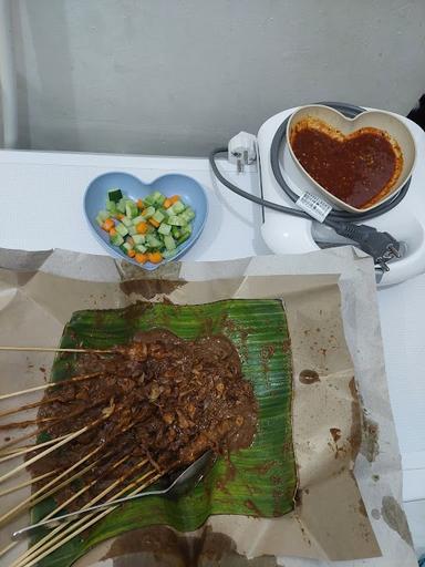 WARUNG SATE MADURA PERTIGAAN PAK MUJIB