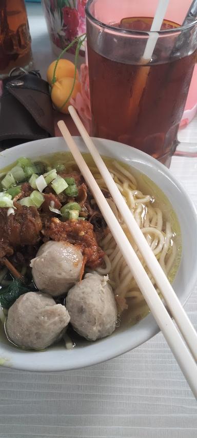 BAKSO & MIE AYAM THOLE