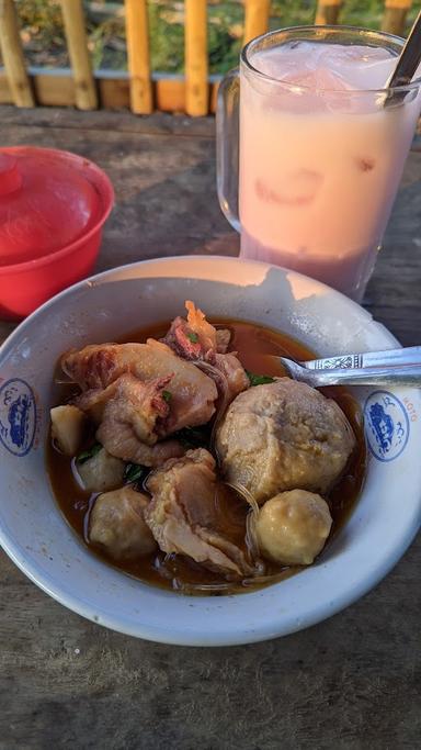 WARUNG BAKSO BU SITI (JEMBATAN GANTUNG BIRU)