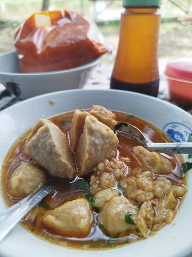 WARUNG BAKSO BU SITI (JEMBATAN GANTUNG BIRU)