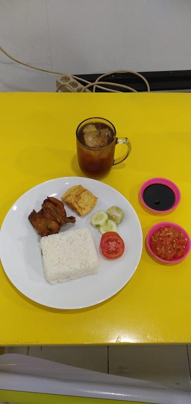 AYAM GORENG PEMUDA JALANAN