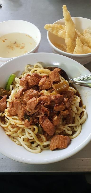 BAKSO IGA SAPI DAN MIE AYAM ISUN