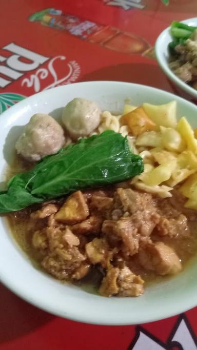 BAKSO MAMBAL - BAKSO SOLO & MIE PANGSIT MAS MIN & BANG RIZAL KETINTANG