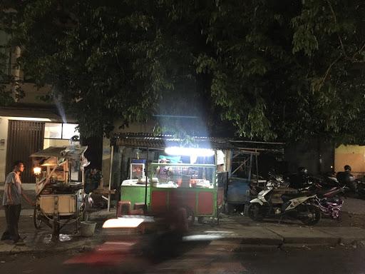 MARTABAK DAN TERANG BULAN CARMEL