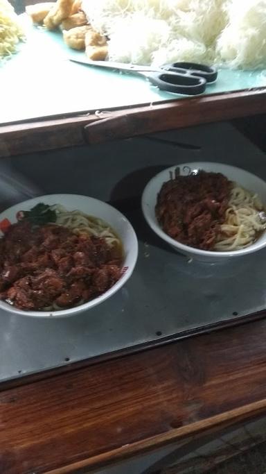 MIE AYAM & BAKSO PAK DARNO