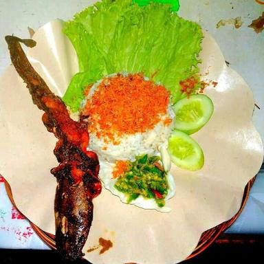 AYAM GORENG SERUNDENG PUTRA NUSAKAMBANGAN SAMBEL IJO DOA IBU