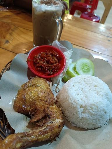 SOTO BETAWI & AYAM PENYET M. ROLL'S