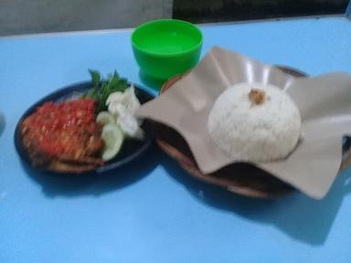 WARUNG PECEL LELE PAK'DE TIMAN