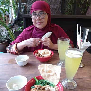 MIE JAMUR VILANI CAFE TAMAN