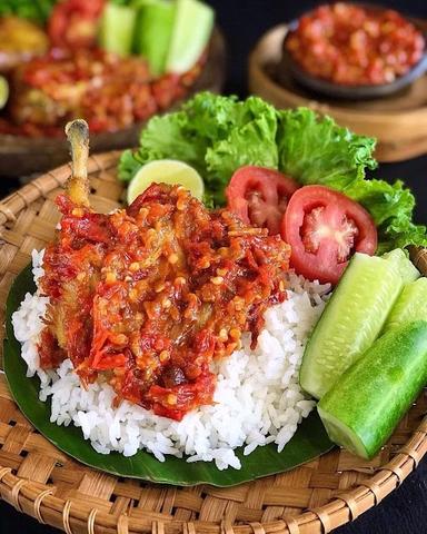 WARUNG AYAM PENYET BU SUNGKONO