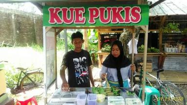 LAPAK KUE PUKIS