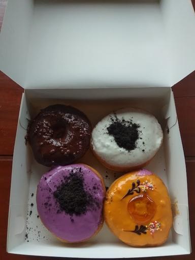 DONAT MADU CIHANJUANG