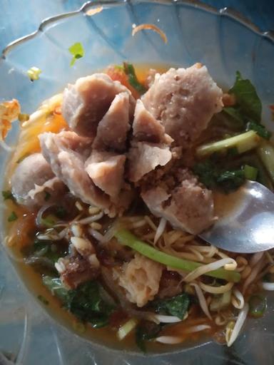 BAKSO & MIE AYAM NONI