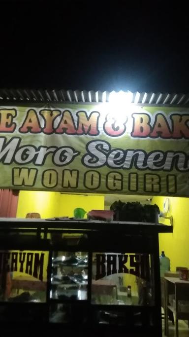 MIE AYAM DAN BAKSO MORO SENENG