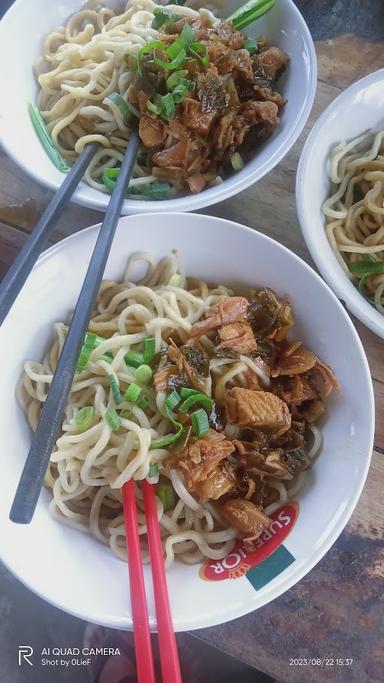 MIE AYAM DAN BAKSO MORO SENENG