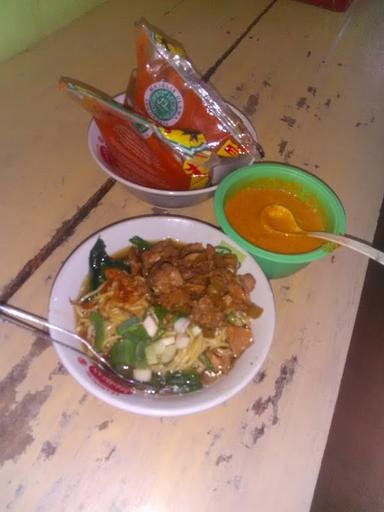 WARUNG MIE AYAM, BAKSO & SOTO SEPOL