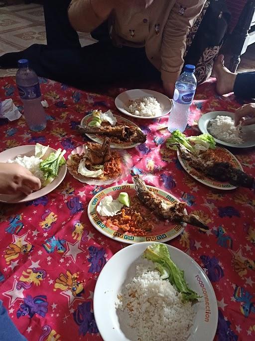 WARUNG AYAM BAKAR DAN PECEL LELE MBA RUMI