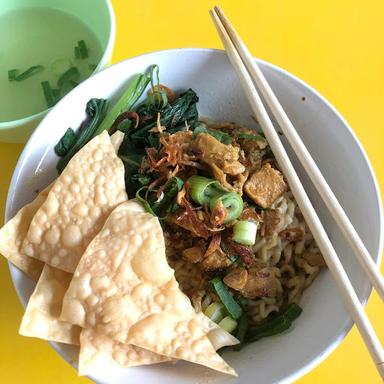 MIE AYAM DAN BAKSO MPOK AMEL