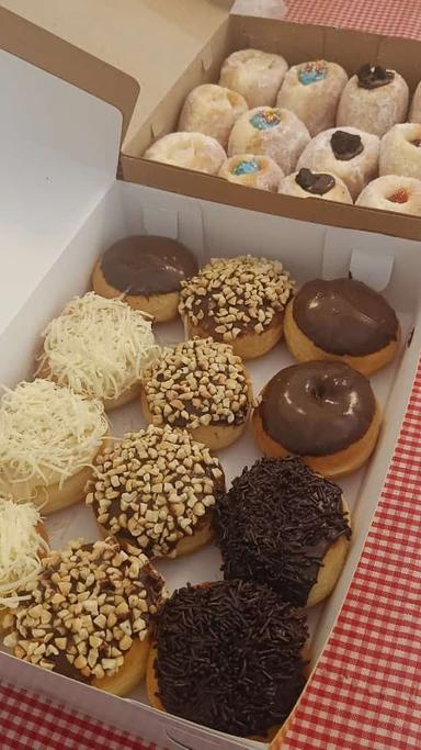 NADNUT DONUTS AND PASTRY