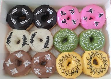 THE DAILY DONUTS