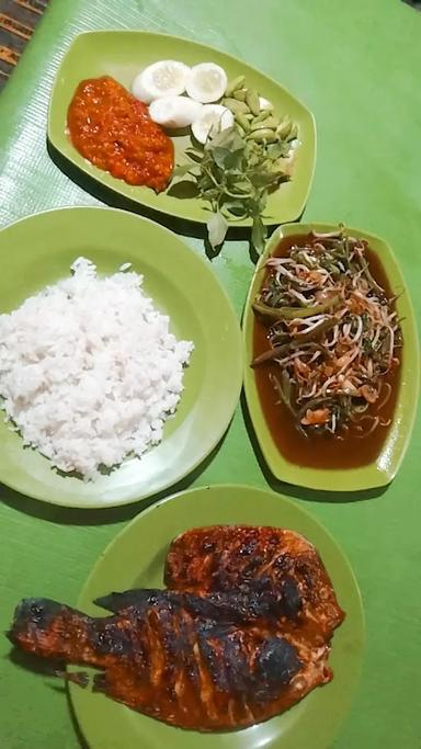 WARUNG IKAN BAKAR