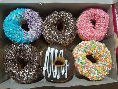 DONAT LESTARI