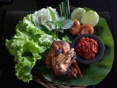 WARUNG MAKAN JOGLO