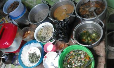 WARUNG MAKAN SOP AYAM KAMPUNG BU KISTRI NGETREN