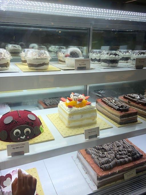 MAKO BAKERY & CAKE - PLAZA CIBUBUR