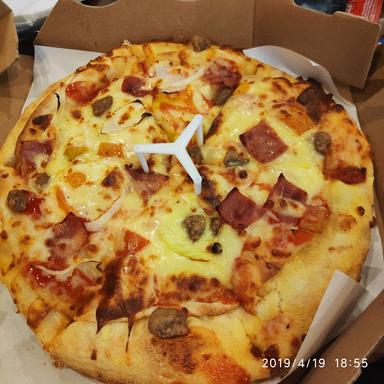 DOMINO'S PIZZA