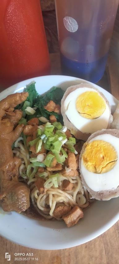 MIE AYAM BAKSO PUNAKAWAN