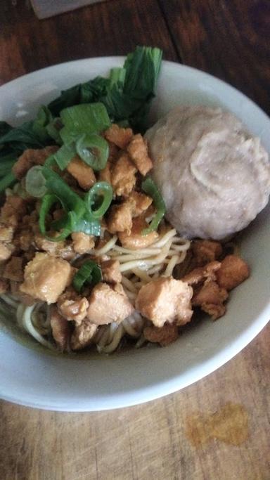 MIE AYAM BAKSO PUNAKAWAN