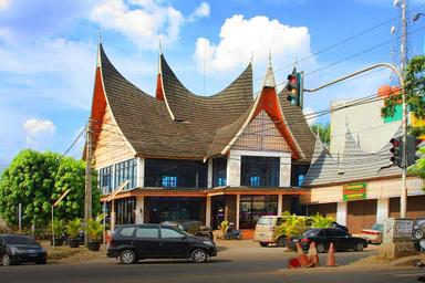 RUMAH MAKAN RUMAH GADANG SIMPANG RAYA