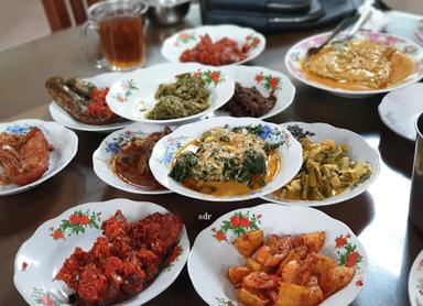 RUMAH MAKAN RUMAH GADANG SIMPANG RAYA